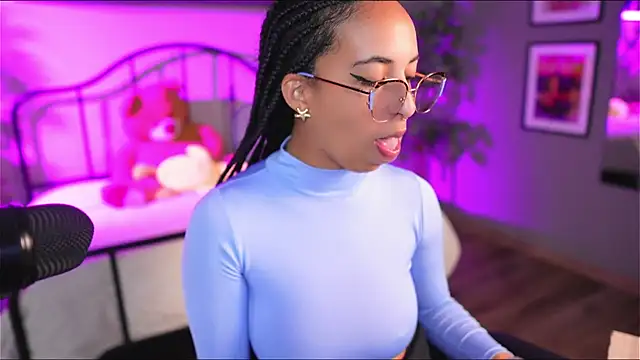 Snapshot of Millie_Volturi chatting on 07-28-26, 03:21 Millie Volturi online show from 07-28-26, 03:21