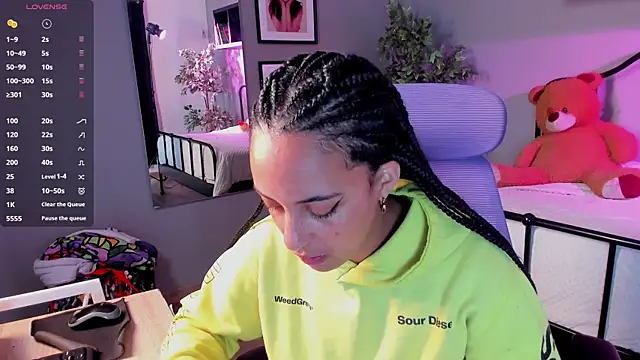 Snapshot of Millie_Volturi chatting on 07-20-26, 01:46 Millie Volturi online show from 07-20-26, 01:46