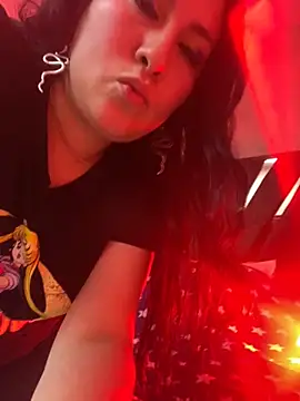 Snapshot of Darg_Moon chatting on 06-17-26, 07:02 Darg Moon online show from 06-17-26, 07:02