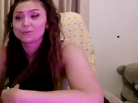 Snapshot of Lola_Creolla chatting on 05-28-26, 06:25 Lola Creolla online show from 05-28-26, 06:25