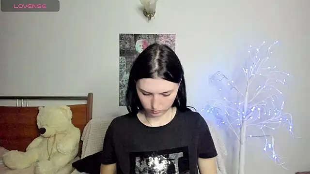 Kira Devi online show from 05-26-26, 07:12