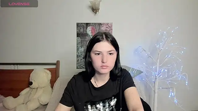 Kira Devi online show from 05-27-26, 07:10