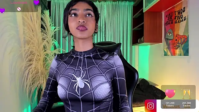 HottieVeroo  online show from 06-17-26, 01:49