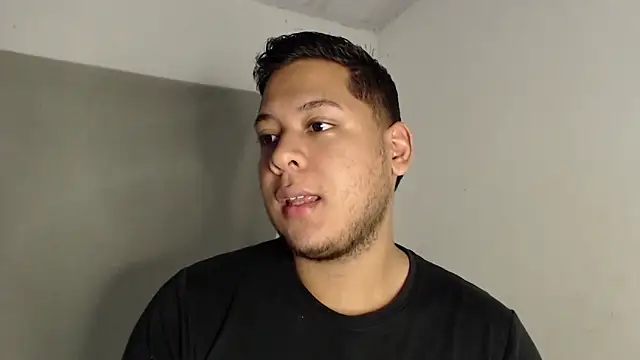 Snapshot of nicolas_cr1 chatting on 06-16-26, 03:50 nicolas cr1 online show from 06-16-26, 03:50