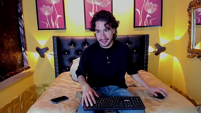 Snapshot of theo_riviera chatting on 05-28-26, 10:37 theo riviera online show from 05-28-26, 10:37