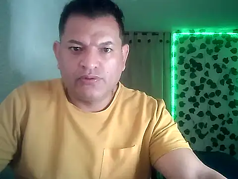 Snapshot of Alessandro-luxe chatting on 06-10-26, 05:36 Alessandro-luxe online show from 06-10-26, 05:36