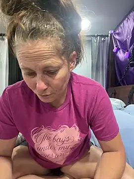 amberhotts2025 online show from 06-11-26, 10:29