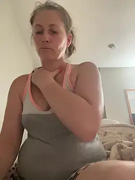 amberhotts2025 online show from 06-10-26, 10:00