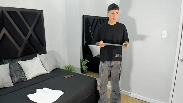 Snapshot of Gian_Rossi chatting on 06-30-26, 11:32 Gian Rossi online show from 06-30-26, 11:32