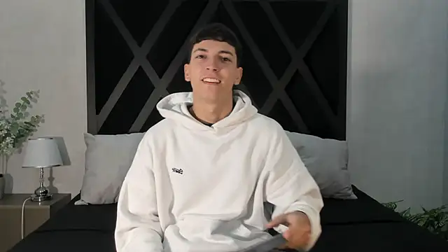 Snapshot of Gian_Rossi chatting on 06-19-26, 11:16 Gian Rossi online show from 06-19-26, 11:16