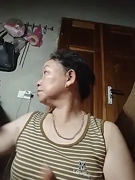 Snapshot of Orio-baby chatting on 06-15-26, 01:00 Orio-baby online show from 06-15-26, 01:00