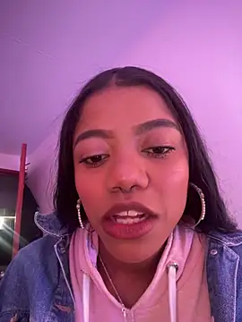 Ariana roxe  online show from 07-24-26, 04:19