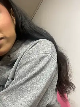 Ariana roxe  online show from 06-12-26, 04:21