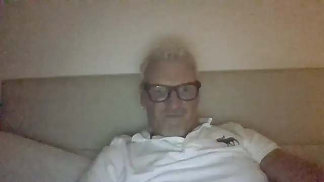 Snapshot of NottsLeather chatting on 07-08-26, 01:19 NottsLeather online show from 07-08-26, 01:19