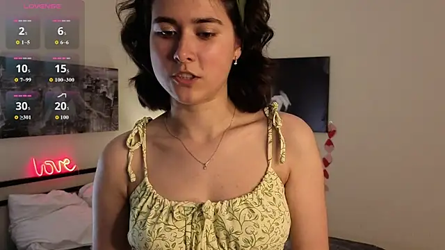 Snapshot of Barbara_Little chatting on 06-18-26, 05:07 Barbara Little online show from 06-18-26, 05:07