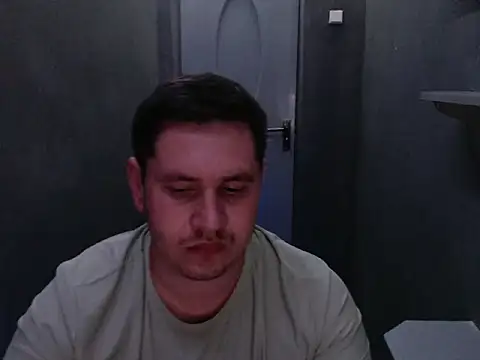 Snapshot of Max_Marlyn chatting on 05-28-26, 04:57 Max Marlyn online show from 05-28-26, 04:57