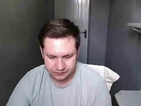 Snapshot of Max_Marlyn chatting on 06-18-26, 04:22 Max Marlyn online show from 06-18-26, 04:22