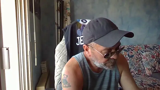 Snapshot of panda_06200 chatting on 06-21-26, 12:11 panda 06200 online show from 06-21-26, 12:11