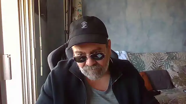 Snapshot of panda_06200 chatting on 06-07-26, 08:52 panda 06200 online show from 06-07-26, 08:52
