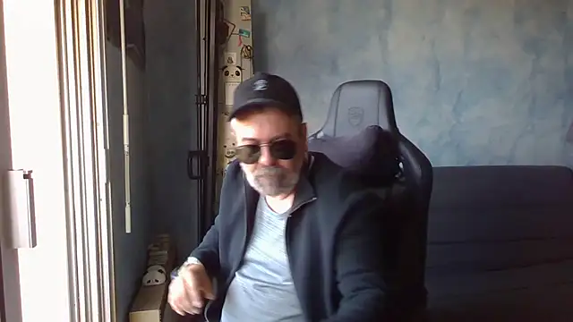 Snapshot of panda_06200 chatting on 06-06-26, 08:41 panda 06200 online show from 06-06-26, 08:41