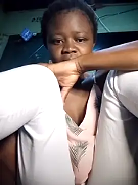 Snapshot of Carinasweets chatting on 06-18-26, 04:11 Carinasweets online show from 06-18-26, 04:11