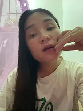 Snapshot of Luna-mi chatting on 05-28-26, 01:28 Luna-mi online show from 05-28-26, 01:28