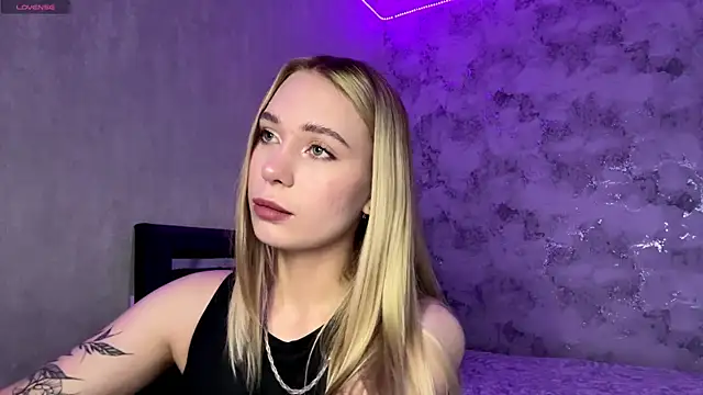 Snapshot of LexaLuxgrey chatting on 06-11-26, 05:15 LexaLuxgrey online show from 06-11-26, 05:15
