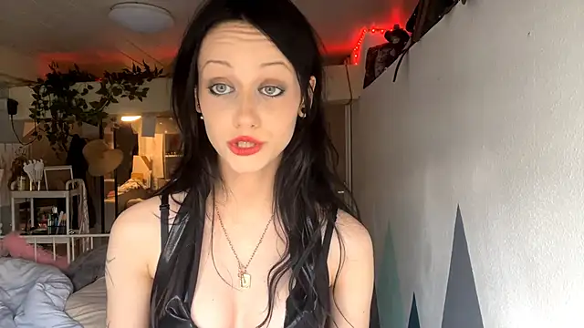 Snapshot of DreamaWeavers chatting on 06-11-26, 04:15 DreamaWeavers online show from 06-11-26, 04:15