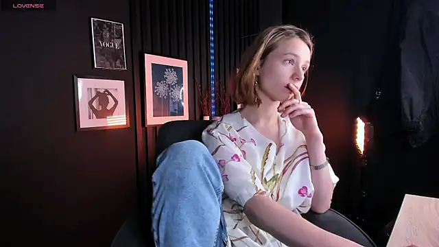 Snapshot of ivy_blare chatting on 06-10-26, 01:45 ivy blare online show from 06-10-26, 01:45