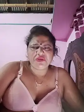 Snapshot of Maya_Vabi chatting on 06-16-26, 02:39 Maya Vabi online show from 06-16-26, 02:39