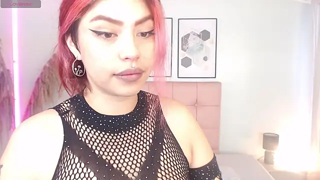 Snapshot of LilMoon_ chatting on 06-10-26, 02:40 LilMoon online show from 06-10-26, 02:40
