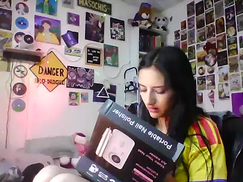 Snapshot of angelgirl2006 chatting on 06-02-26, 01:27 angelgirl2006 online show from 06-02-26, 01:27