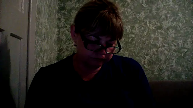 Snapshot of Empress211 chatting on 06-11-26, 05:43 Empress211 online show from 06-11-26, 05:43