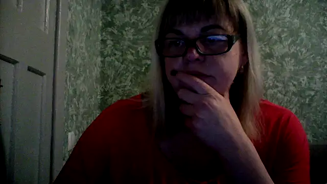 Snapshot of Empress211 chatting on 06-03-26, 02:01 Empress211 online show from 06-03-26, 02:01