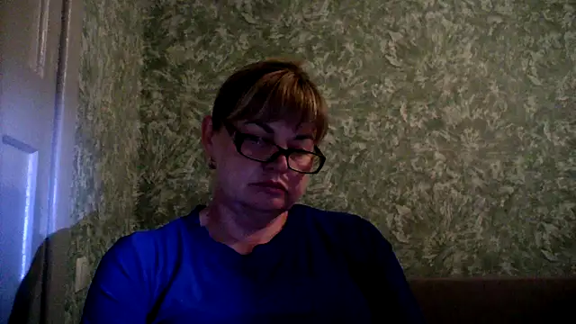 Snapshot of Empress211 chatting on 06-08-26, 06:19 Empress211 online show from 06-08-26, 06:19