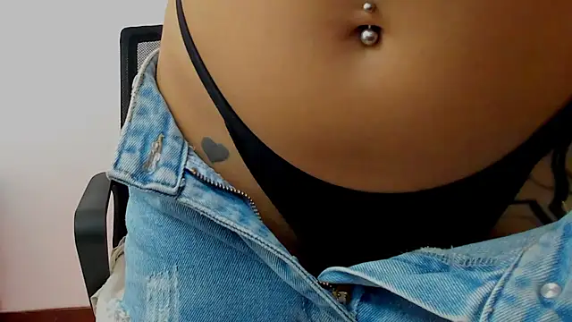 Snapshot of SarahRouge chatting on 06-10-26, 11:28 SarahRouge online show from 06-10-26, 11:28