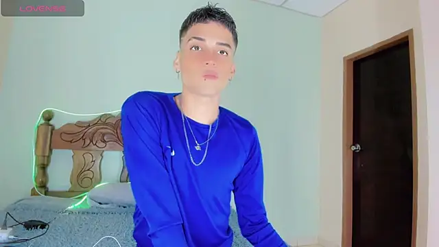 latino boyy  online show from 07-26-26, 04:19