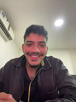 Snapshot of SalvadorVega chatting on 07-06-26, 05:37 SalvadorVega online show from 07-06-26, 05:37