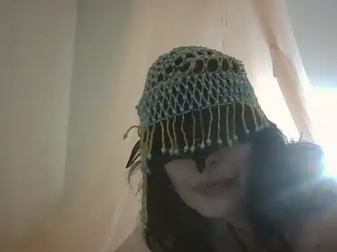 Snapshot of Nyx_Nuit chatting on 06-08-26, 11:49 Nyx Nuit online show from 06-08-26, 11:49