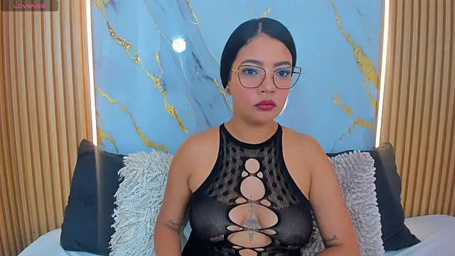 Snapshot of MichelleLuxe chatting on 06-09-26, 06:31 MichelleLuxe online show from 06-09-26, 06:31