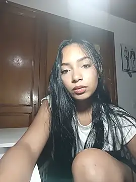 Snapshot of xcleila chatting on 06-05-26, 03:11 xcleila online show from 06-05-26, 03:11