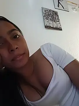 Snapshot of xcleila chatting on 06-12-26, 07:55 xcleila online show from 06-12-26, 07:55