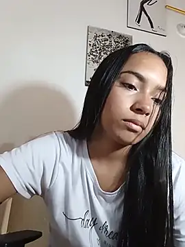 Snapshot of xcleila chatting on 06-20-26, 02:00 xcleila online show from 06-20-26, 02:00