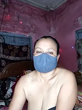 Snapshot of MoonLusty chatting on 06-17-26, 05:34 MoonLusty online show from 06-17-26, 05:34