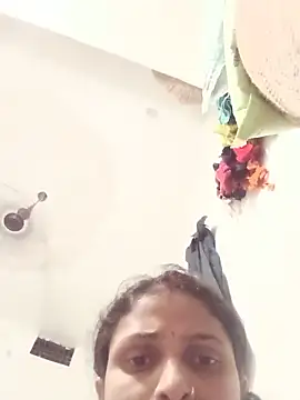 Snapshot of priya_970 chatting on 05-28-26, 04:46 priya 970 online show from 05-28-26, 04:46