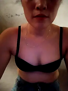 Snapshot of Fjnzjk chatting on 06-25-26, 05:12 Fjnzjk online show from 06-25-26, 05:12
