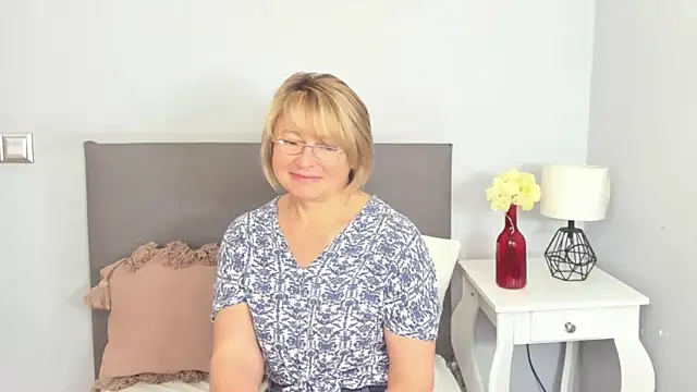 Snapshot of MarieneHot chatting on 06-05-26, 05:34 MarieneHot online show from 06-05-26, 05:34
