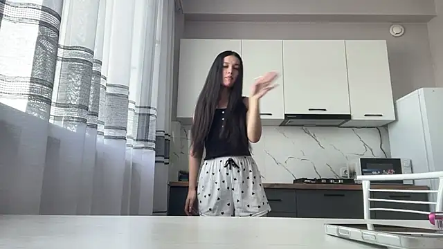 LisetteParajon online show from 06-16-26, 05:07