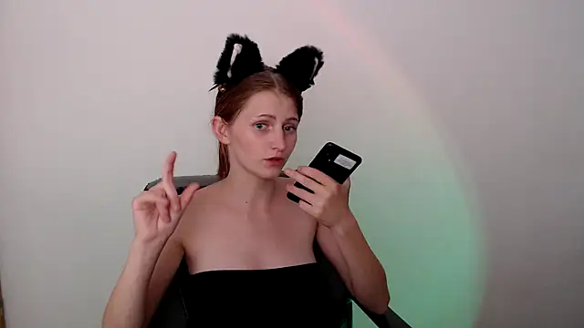 Snapshot of ViolaHot_ chatting on 06-30-26, 10:10 ViolaHot online show from 06-30-26, 10:10