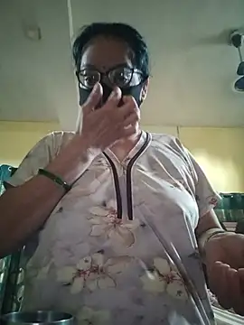 Snapshot of hi-bhabhi chatting on 06-25-26, 01:47 hi-bhabhi online show from 06-25-26, 01:47
